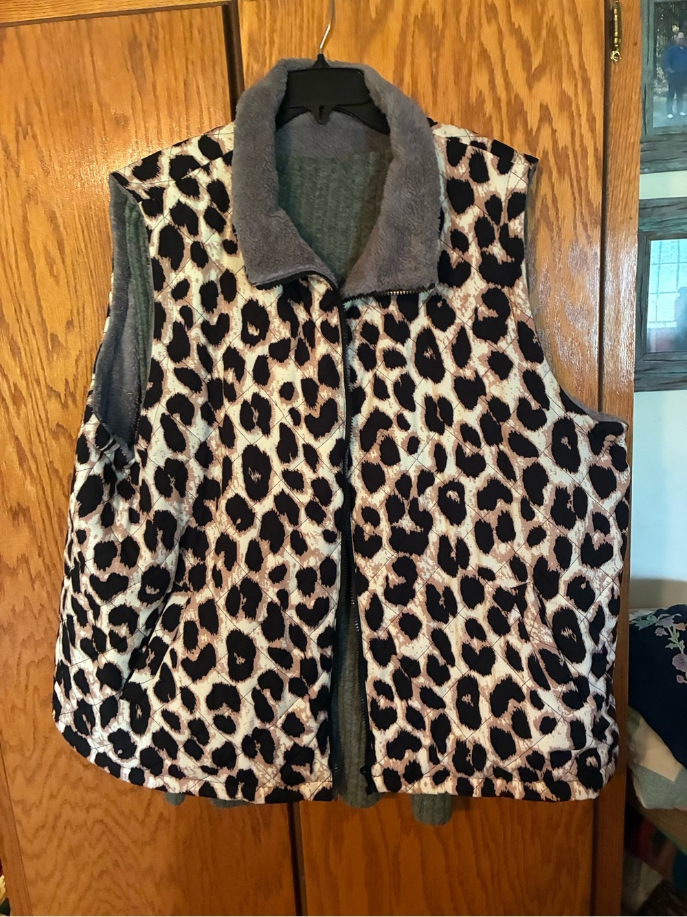 Leopard Print Sherpa Vest - Gray